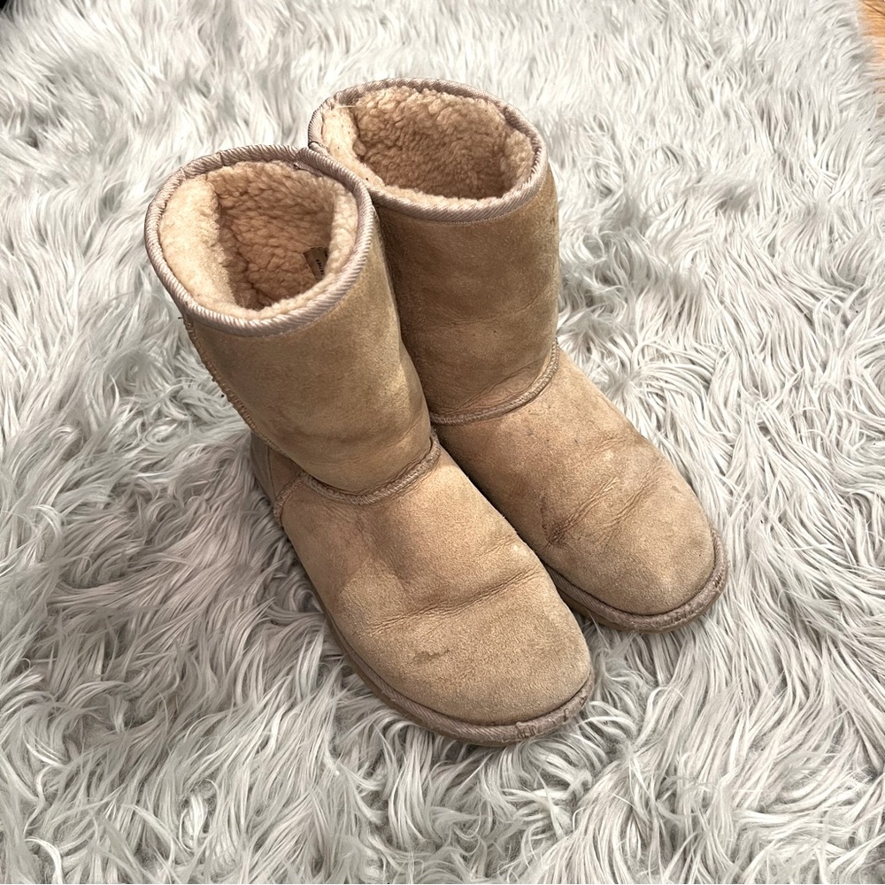 UGG Australia — Classic Short Boots